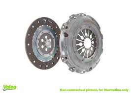VALEO-826461 DEBRİYAJ SETİ / VW BORA 1.6 16v/ GOLF-IV 1.6 16v 08/99-05/05) OEM-036141015N-3000846301